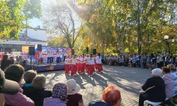 Концерт в сквере 