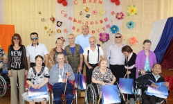 В ОГБУСО «Ново-Ленинский дом – интернат для престарелых и инвалидов» прошел концерт, посвященный Дню семьи, любви и верности. 