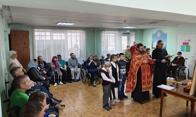 Христос Воскресе! Во истину воскресе!
