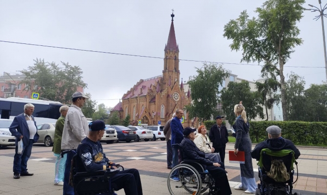Прогулки по городу:  площадь 