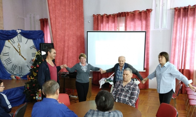 Как жители дома-интерната проводят новогодние каникулы