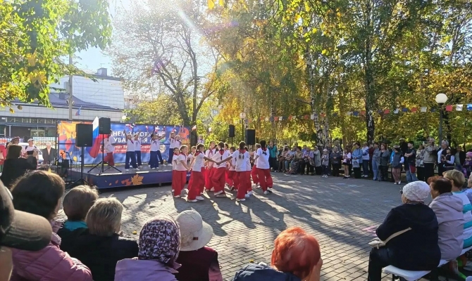 Концерт в сквере 