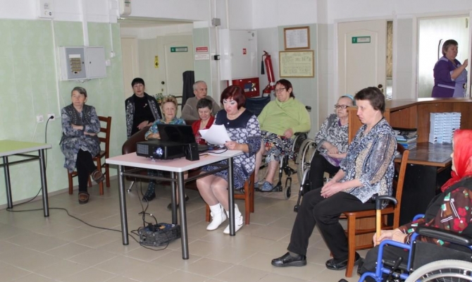 Литературная гостиная «Чудотворные места Иркутской области» в отделении милосердия