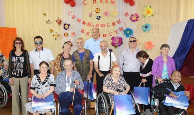 В ОГБУСО «Ново-Ленинский дом – интернат для престарелых и инвалидов» прошел концерт, посвященный Дню семьи, любви и верности. 